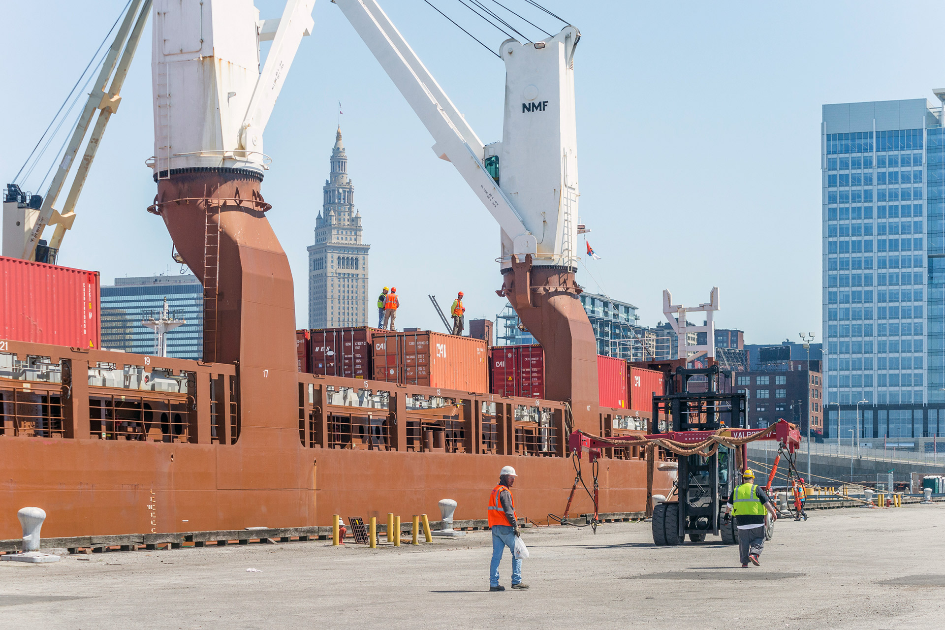 ship-in-port-workers